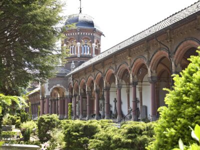 Vom-boek: Een hechte verbintenis. Beelden en architectuur in Den Haag