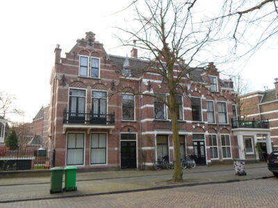 herkomst: R. Joosten   datum: 28 maart 2014   Kerkhoflaan 7-6-5 van links naar rechts op de foto