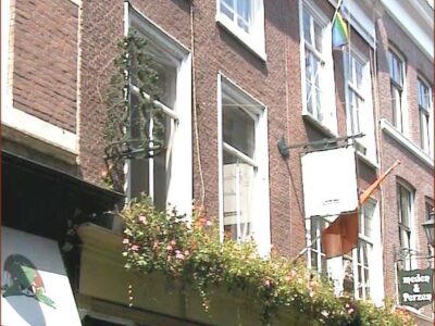 Molenstraat 11/11a links van de afbeelding (rechterkant is 9/9a)