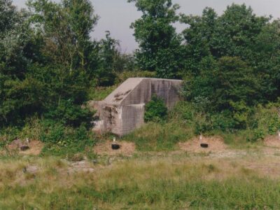 Tankmuur U12 en mitrailleur kazemat U10