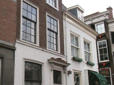 Smidswater 28 links op de afbeelding