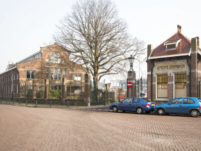 Fabriekshal en portiersloge (opname D. Valentijn, februari 2015)