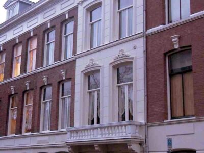 witte gevel = nr.7; links daarvan = nr.7a